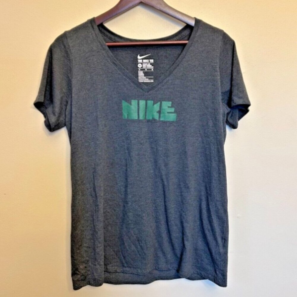 Nike Women's Athletic Cut T-Shirt Gray Size XL